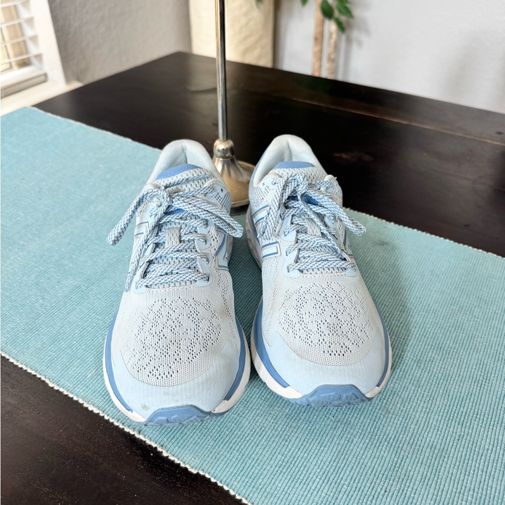 New Balance Women's Fresh Foam 680v7 running shoes size 8